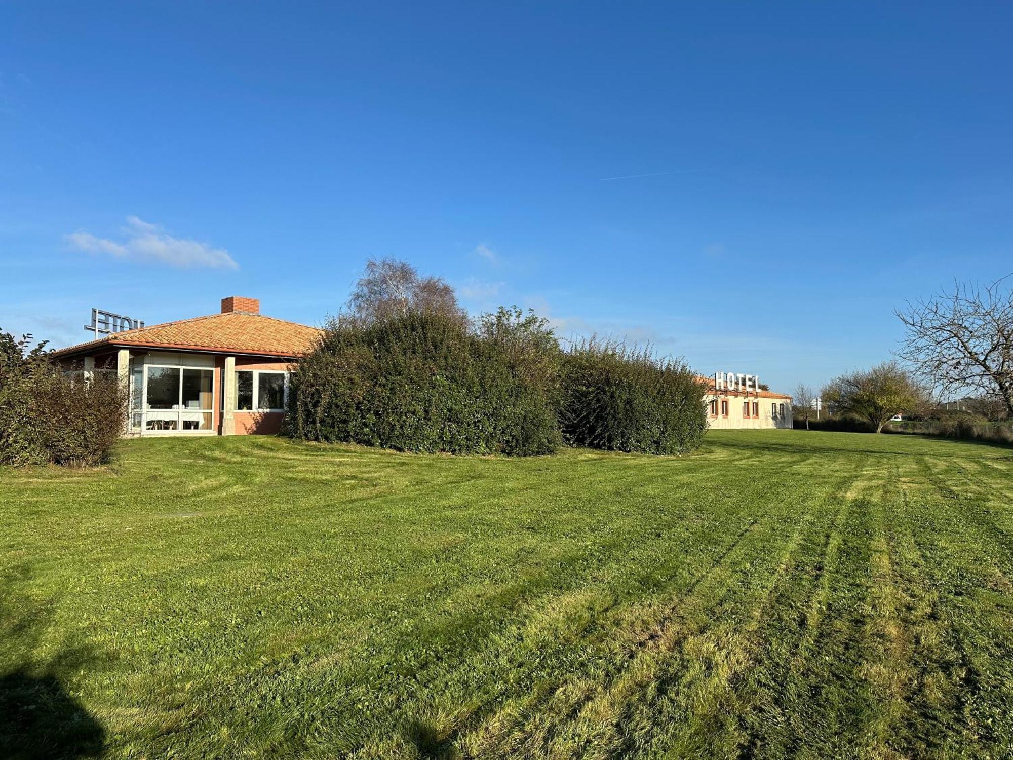 Hotel La Petite Auberge Chambretaud Eksteriør bilde