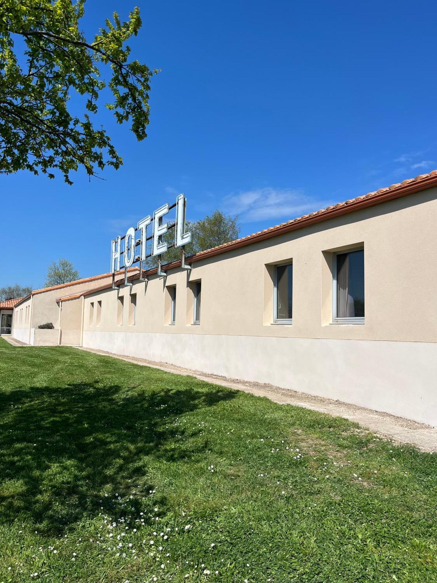 Hotel La Petite Auberge Chambretaud Eksteriør bilde